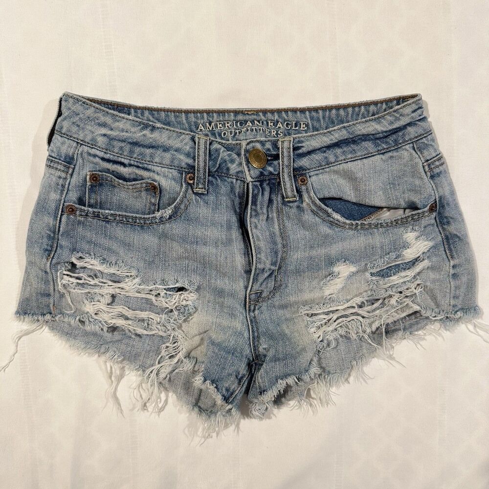 American Eagle Distressed Light Wash Ripped Raw Hem Denim Jean Shorts Sz 2 Y2K